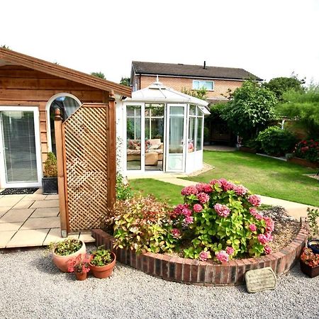 Formby Pinewood Studio Bed & Breakfast Ngoại thất bức ảnh