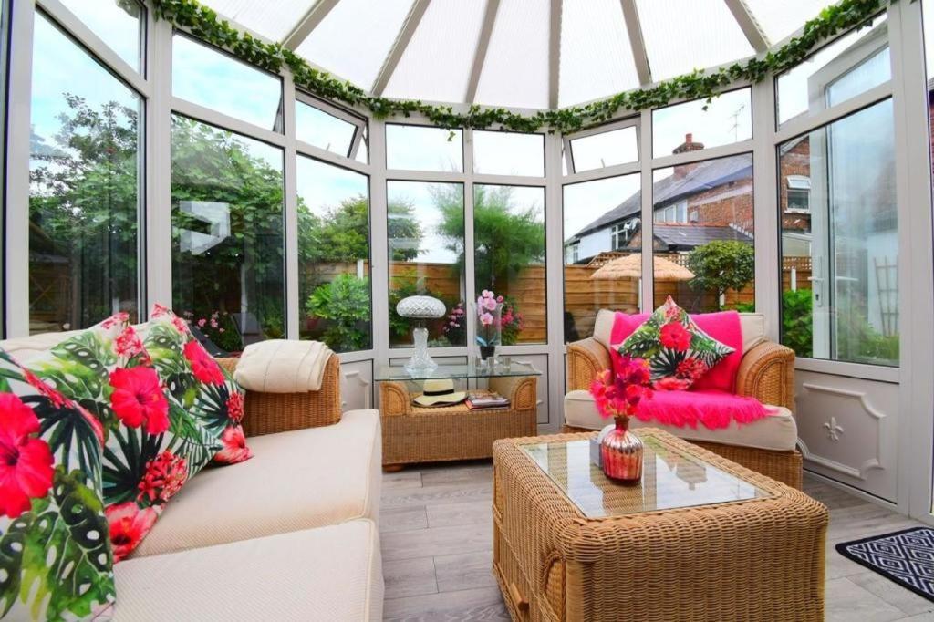 Formby Pinewood Studio Bed & Breakfast Ngoại thất bức ảnh