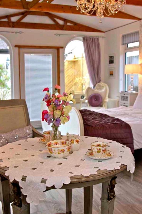 Formby Pinewood Studio Bed & Breakfast Ngoại thất bức ảnh