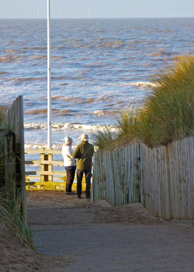 Formby Pinewood Studio Bed & Breakfast Ngoại thất bức ảnh