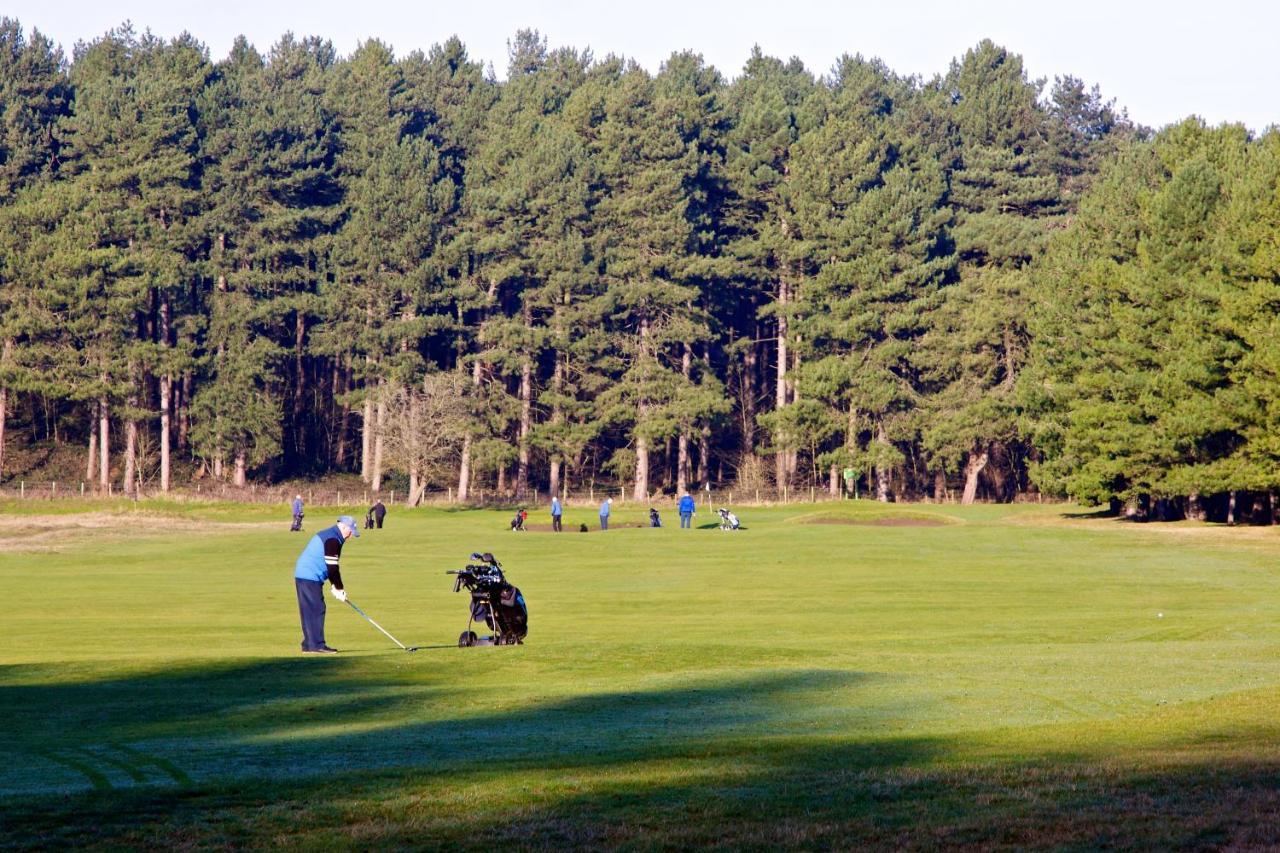 Formby Pinewood Studio Bed & Breakfast Ngoại thất bức ảnh