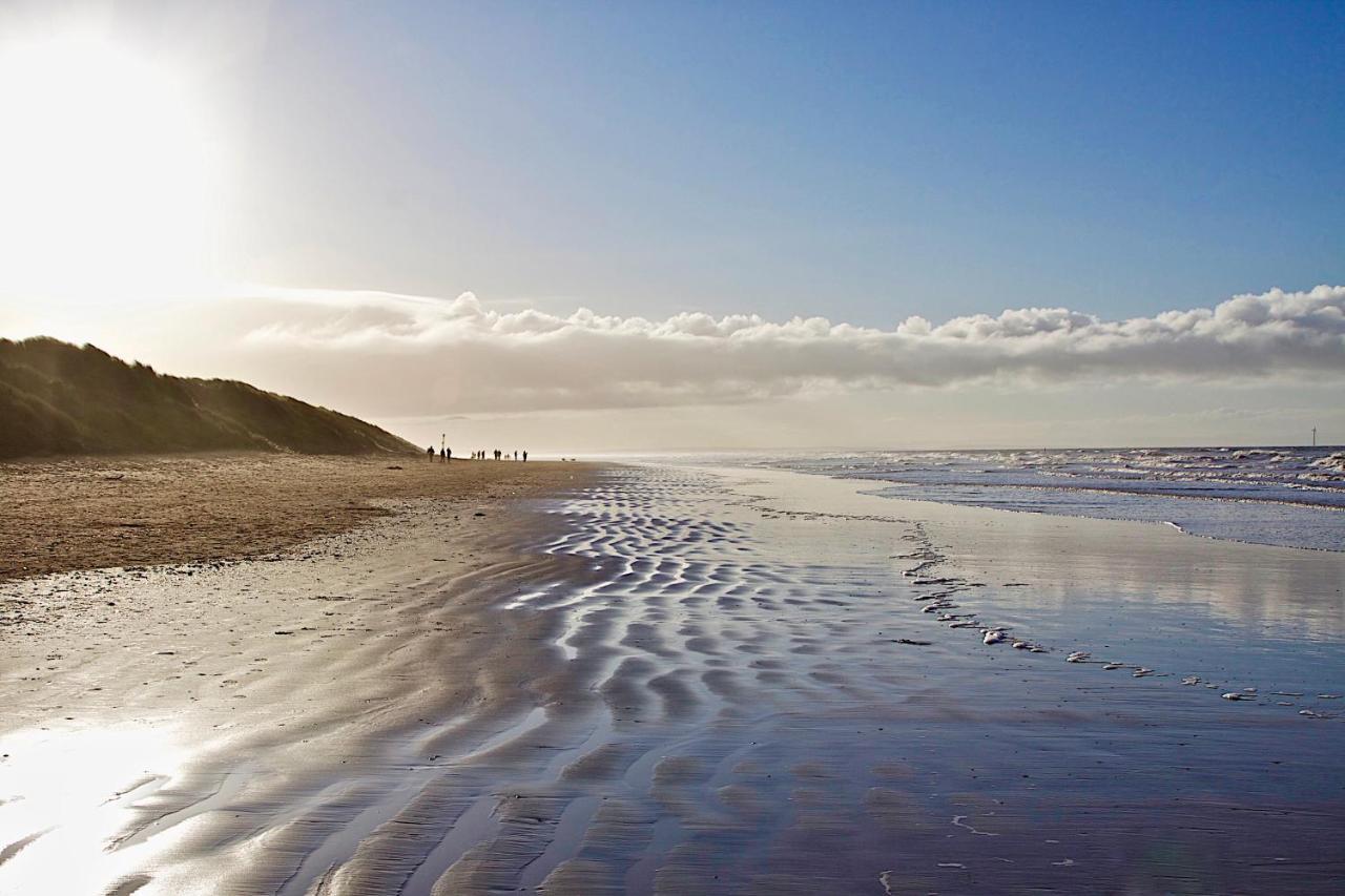 Formby Pinewood Studio Bed & Breakfast Ngoại thất bức ảnh